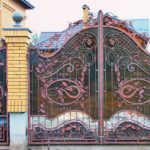 La beauté du forgeage classique est soulignée par une feuille de polycarbonate