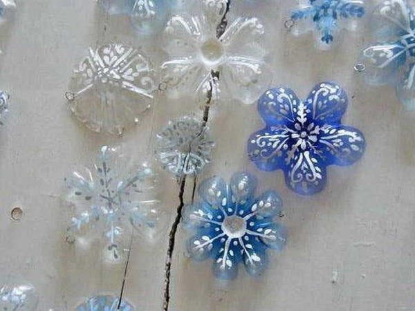 Si vous peignez les fonds coupés, vous obtenez des fleurs magiques dans leur beauté.