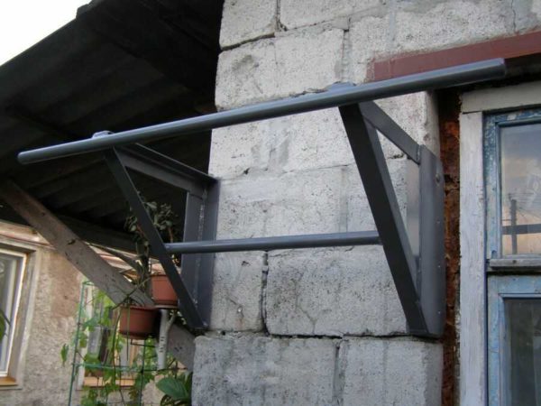 Si les murs le permettent, des structures lourdes peuvent être suspendues