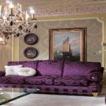 Couleur or et violet - une combinaison classique dans un intérieur classique
