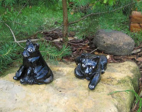 Ce sont des figures en plâtre pour le jardin, mais elles ne peuvent pas être laissées pour l'hiver.