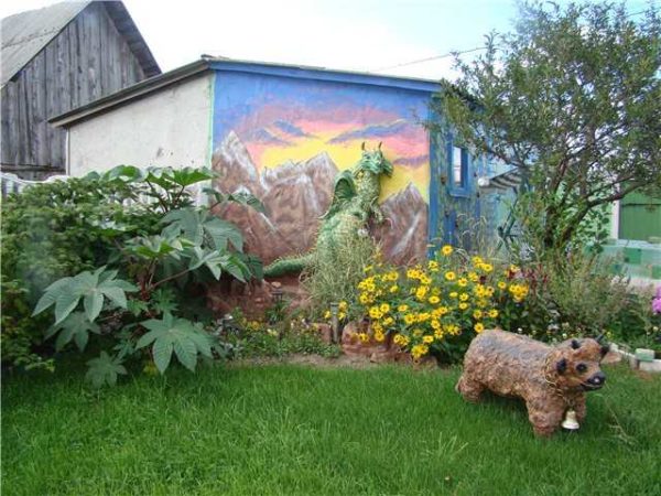 C'est un mouton en mousse. Il n'est pas nécessaire de fabriquer de la laine exprès: la mousse elle-même forme le relief souhaité