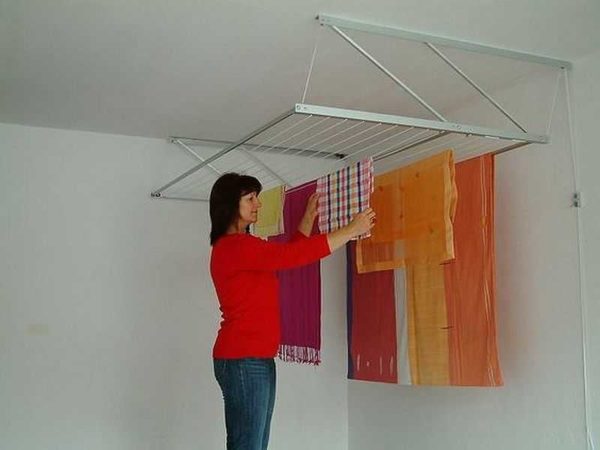Un des modèles de montage au plafond