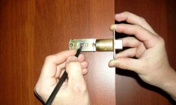 La deuxième façon de marquer la tige du stylo