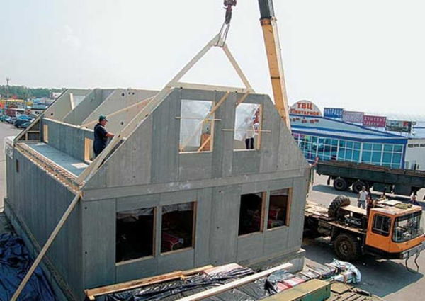 Les maisons à ossature sont construites en utilisant DSP