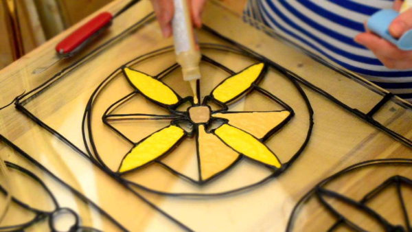 Technique de coulée - utilisation de polymères pour créer un motif sur le verre