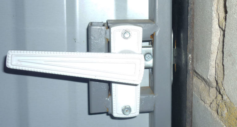 loquet sur la porte