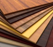 Panneau de particules stratifié