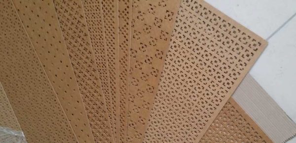 Les panneaux HDF sont généralement minces et sont utilisés pour les motifs de fraisage