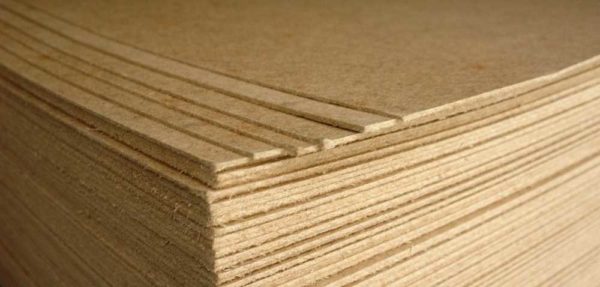 La qualité du panneau de fibres de bois est déterminée par l'absence d'inclusions étrangères, la délamination