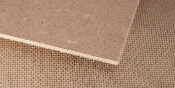 Le type de moulure se distingue facilement par l'arrière de la planche