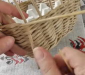 Nous sortons le tube de travail avec une brochette entre les rangées