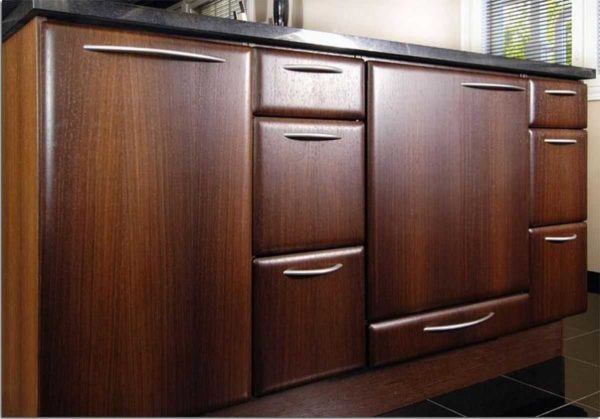 Ces lignes lisses ne peuvent être réalisées qu'en bois ou en MDF.