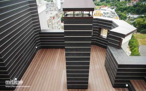 Décorer les terrasses extérieures - pourquoi pas. Les panneaux lisses sont élégants