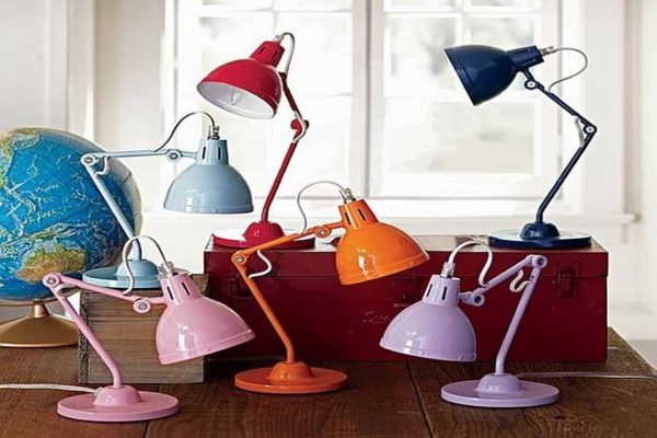 Toutes ces lampes ne sont pas de la même conception pour le bureau.