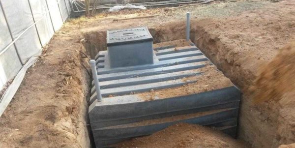 Comment combler le vide entre les parois de la fosse et le caisson