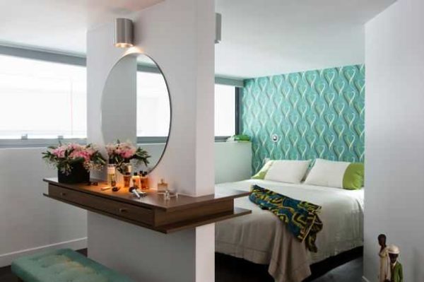 Contemporain - comme une console autour d'un mur