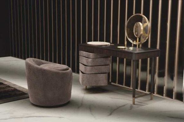 Les tiroirs sont recouverts du même tissu que le banc - une solution inhabituelle