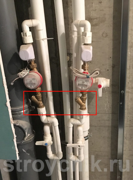 La première chose qui attire immédiatement votre attention est l'installation incorrecte de filtres grossiers obliques