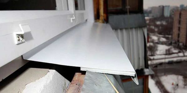 Ne laissez pas de vides lors de l'installation et utilisez des matériaux antigel anti-vibrations