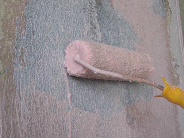 Il n'est pas si facile d'appliquer l'apprêt Concrete Contact