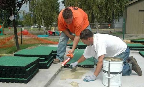 Lors de la pose sur du béton, utilisez de la colle