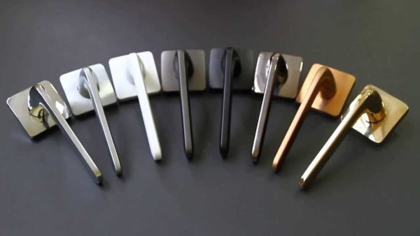 Voici les options de couleur pour les poignées de porte en métal Colombo
