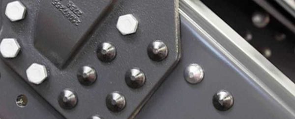 Différents rivets peuvent être installés à proximité