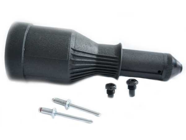 Adaptateur (buse) pour une perceuse pour l'installation de rivets aveugles