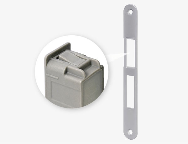 Le percuteur magnétique réglable Easy-Fix XT facilite l'installation et le système de serrage sécurise l'insert dans la bande