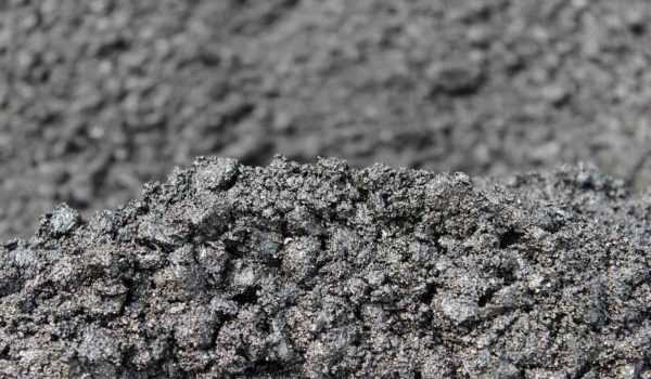 Les composants uniformément mélangés du béton M300 sont le principal signe de la qualité du mortier