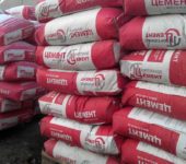 Le poids du sac de ciment peut être de 25 kg, 40 kg et 50 kg