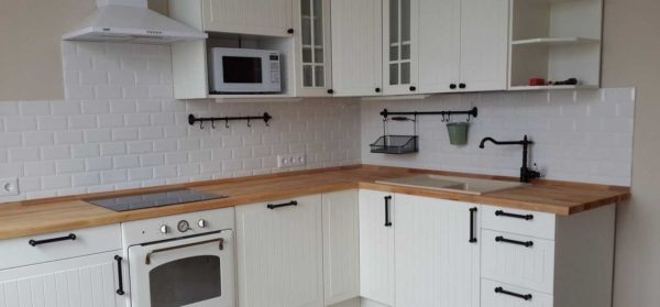 Pour éviter la surchauffe de l'appareil, vous devez laisser des espaces de 5 à 7 cm sur les côtés