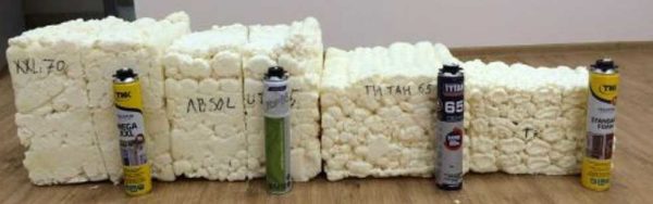 La libération de mousse de polyuréthane à partir de cylindres de même volume peut être très différente