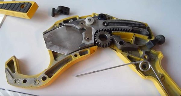 En interne, le dispositif des ciseaux pour le pistolet de type tuyaux
