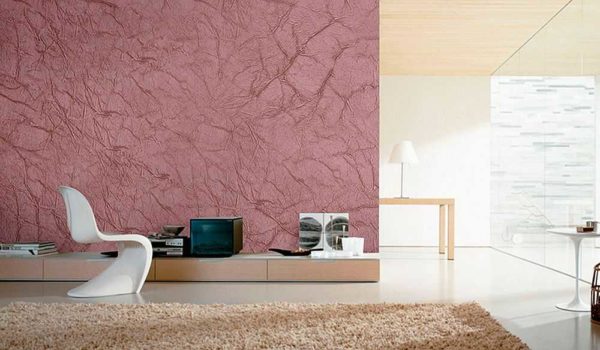 La peinture décorative sur le mur attire l'attention