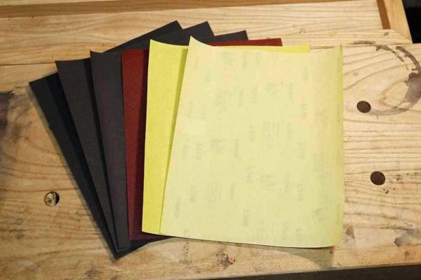 Comment choisir un papier abrasif