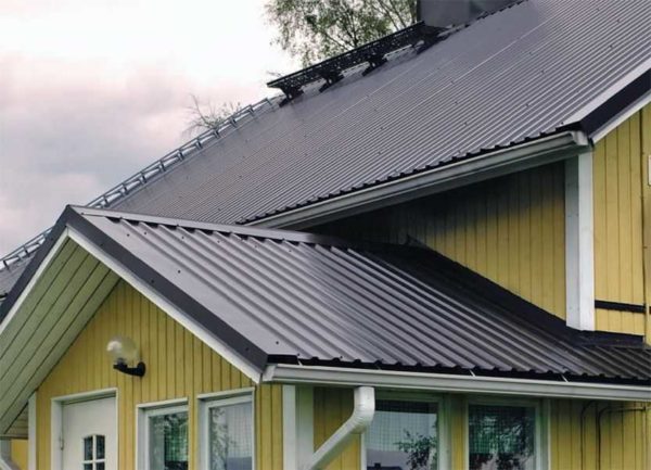 Tôle d'acier profilée - c'est ainsi que les fabricants l'appellent