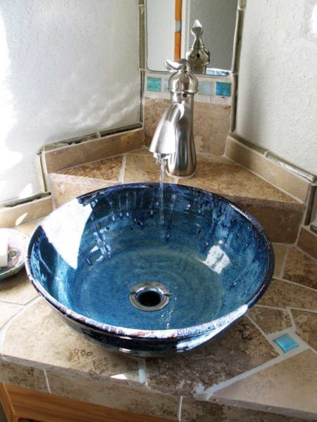 La poterie est une idée très intéressante. C'est une question de couleur et de glaçage