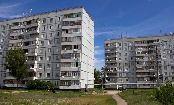 bâtiment de neuf étages en panneaux