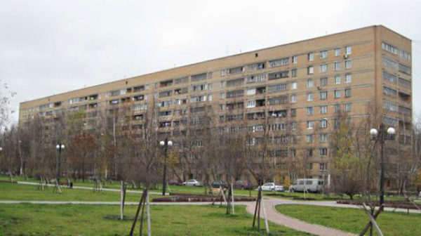 maison en brique d'une série typique II-66