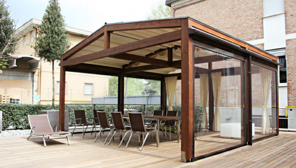 terrasse partiellement vitrée
