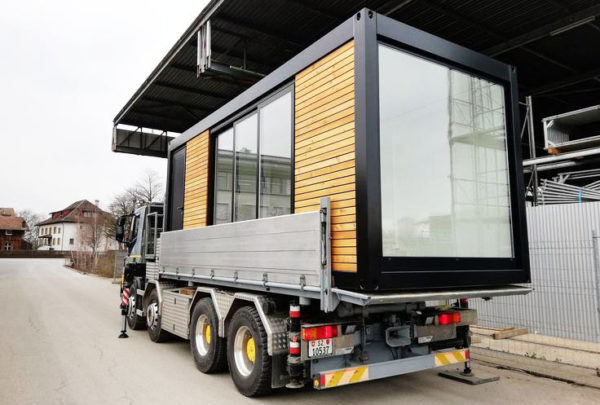 transport de la maison depuis le conteneur